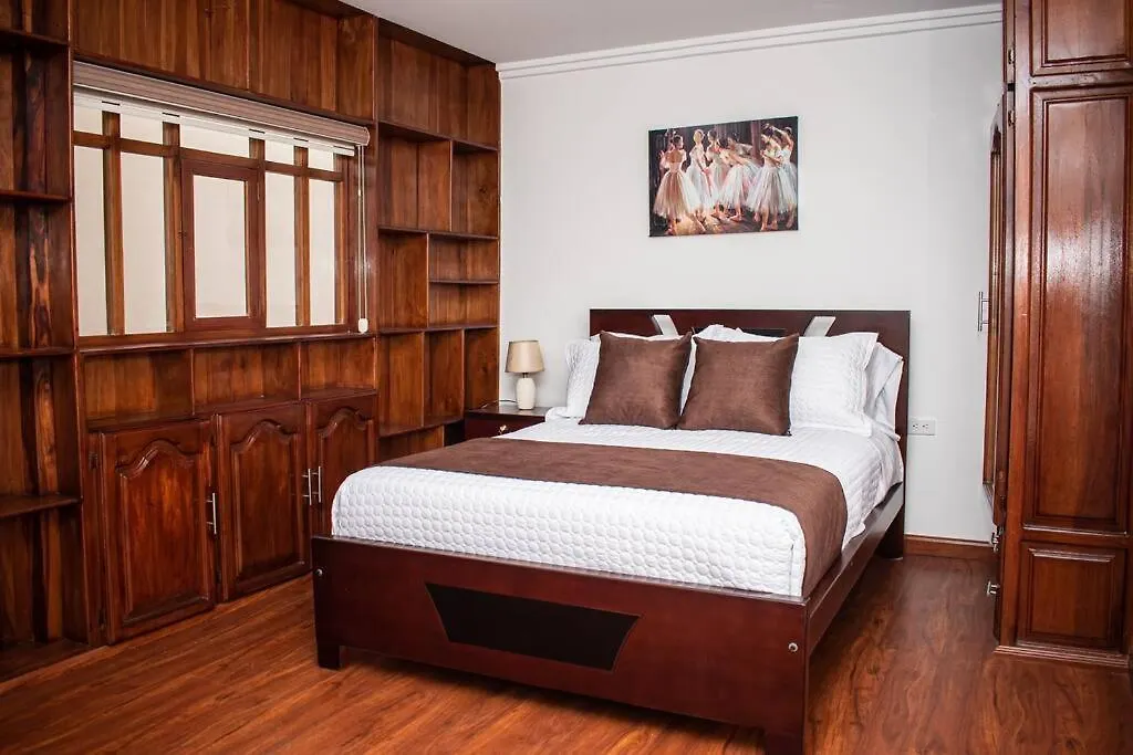 Hermosa Casa Con Lujoso Rooftop En Куэнка 0*,  Эквадор